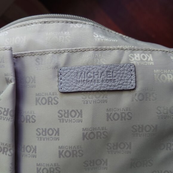 Michael Kors Lilac Jet Set Bag - Picture 13 of 16